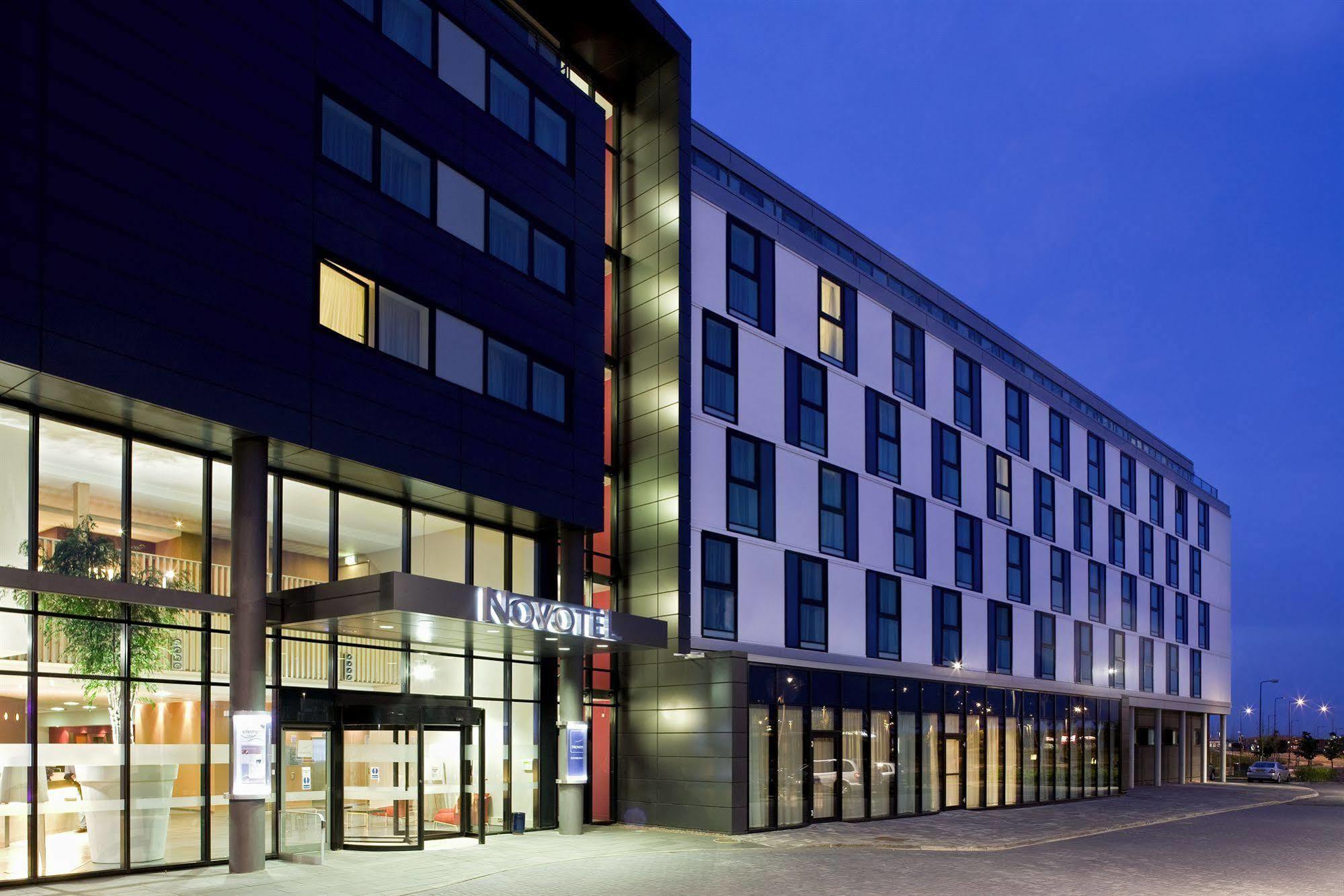 Novotel Edinburgh Park Exterior foto